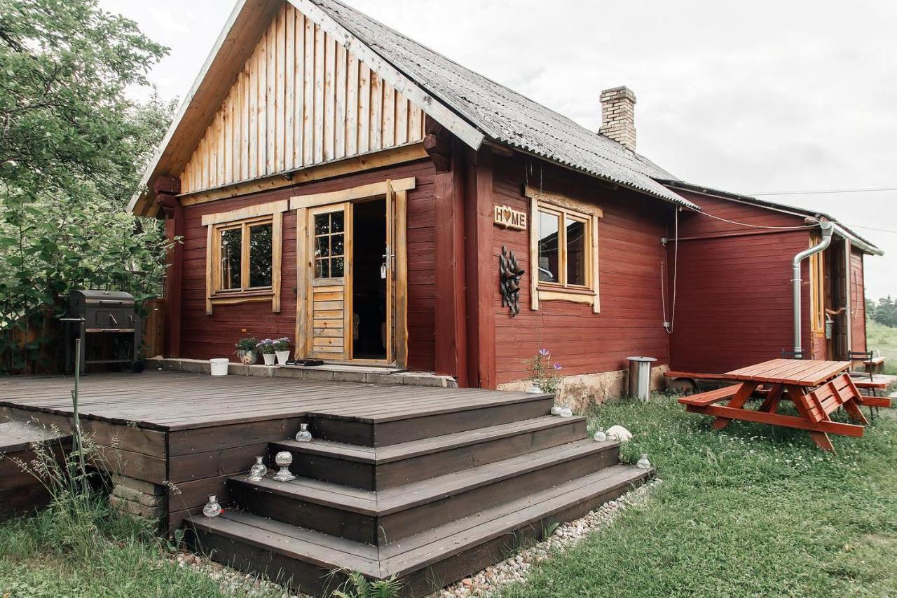 Starp Debesim Un Zemi Guest House Krāslava Eksteriør bilde