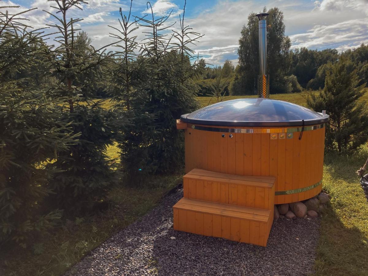 Starp Debesim Un Zemi Guest House Krāslava Eksteriør bilde