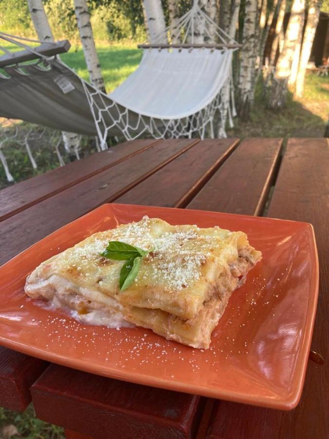 Starp Debesim Un Zemi Guest House Krāslava Eksteriør bilde